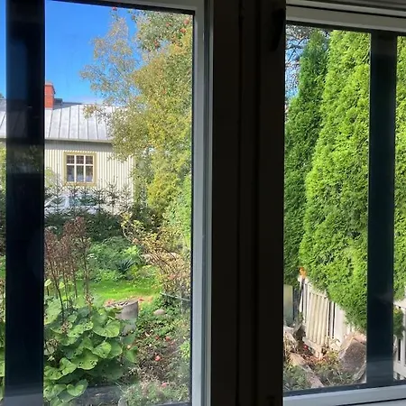 Garden House Near Centre *