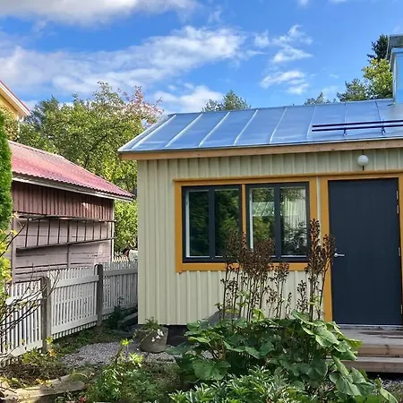 Garden House Near Centre *