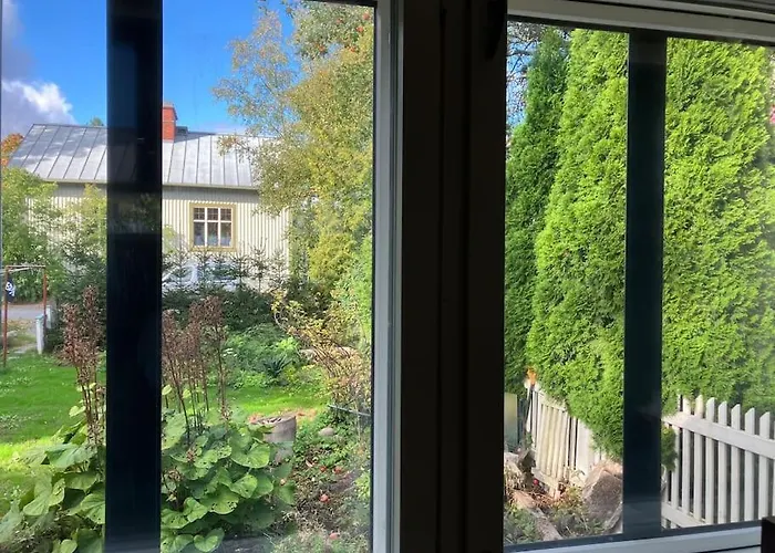 Garden House Near Centre *