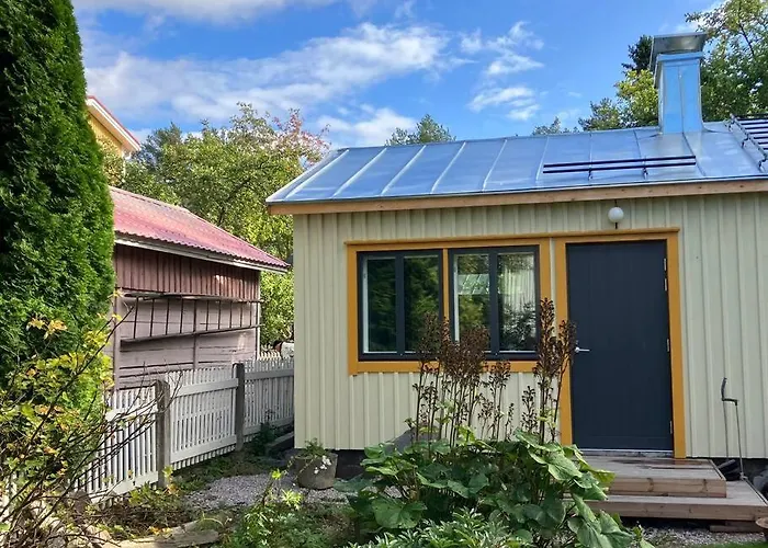 Garden House Near Centre *